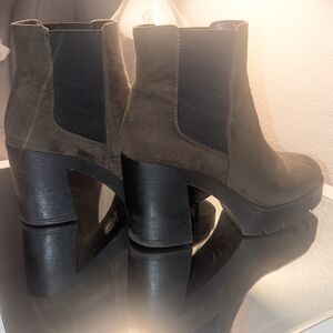 Stylish Women's Ankle Boots - Olive and Black